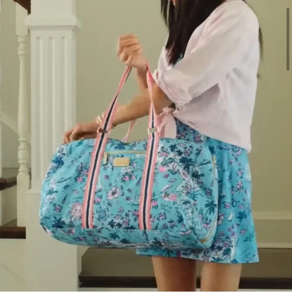 NWT✨Lilly Pulitzer Road Trip Special Edition Tropical BluePink Getaway Bag Rare🌸 - Picture 3 of 13